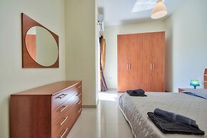 Spacious Light Filled Apartment With Balcony