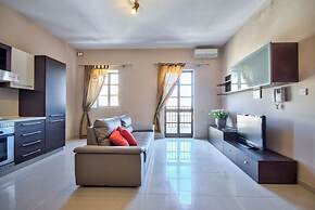 Spacious Light Filled Apartment With Balcony