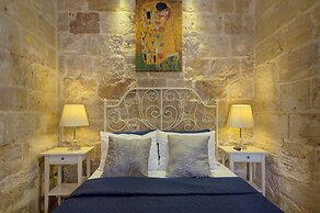 Enchanting Stone Villa With Pool and Jacuzzi