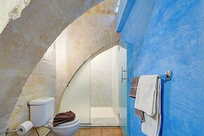 Enchanting Stone Villa With Pool and Jacuzzi