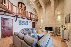 Enchanting Stone Villa With Pool and Jacuzzi