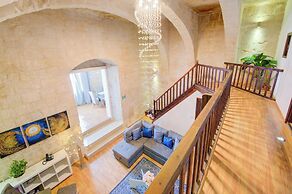 Enchanting Stone Villa With Pool and Jacuzzi