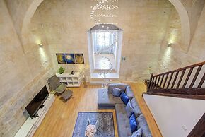 Enchanting Stone Villa With Pool and Jacuzzi
