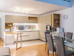 Stylish Modern Apartment With Spacious Living