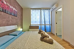 Stylish Modern Apartment With Spacious Living