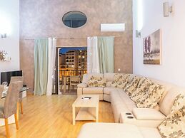 Stylish Modern Apartment With Spacious Living