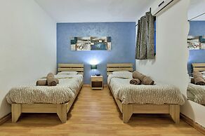 Stylish Modern Apartment With Spacious Living