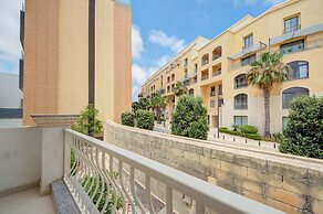 Magnificent Minimal Apartment Close to Attractions