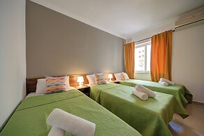 Magnificent Minimal Apartment Close to Attractions