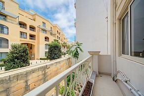 Magnificent Minimal Apartment Close to Attractions