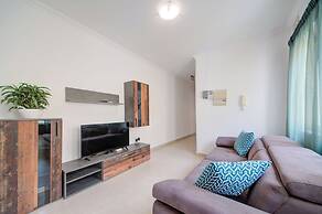 Magnificent Minimal Apartment Close to Attractions