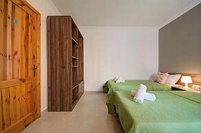 Magnificent Minimal Apartment Close to Attractions