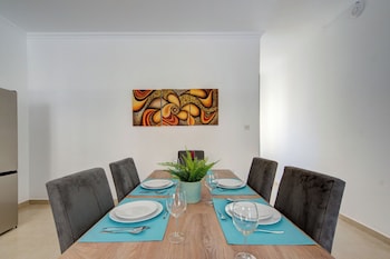 Magnificent Minimal Apartment Close to Attractions