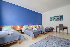 Magnificent Minimal Apartment Close to Attractions