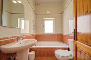 Magnificent Minimal Apartment Close to Attractions