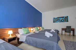 Magnificent Minimal Apartment Close to Attractions