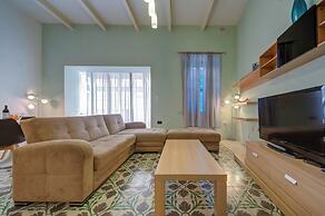 Spacious High Ceiling Sliema Apartment