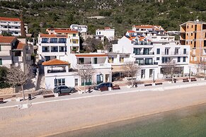 Wind Rose apartments-beachfront