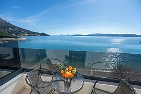Wind Rose apartments-beachfront