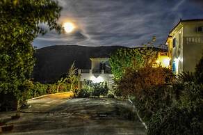 Mainades Studio - Evrypyli Serene Escape in Andros