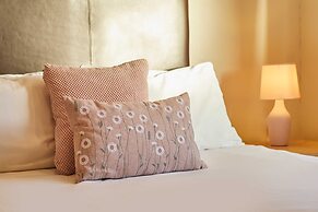 Host Stay Mandarin Lodge
