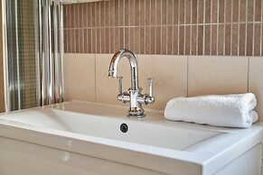 Host Stay Mandarin Lodge