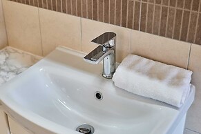 Host Stay Mandarin Lodge