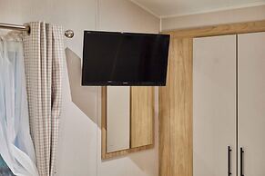 Host Stay Blossom Lodge