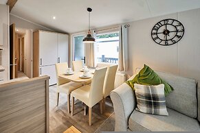 Host Stay Blossom Lodge