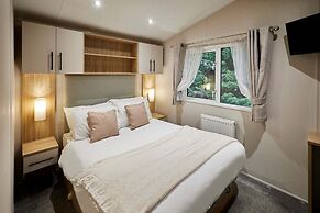 Host Stay Blossom Lodge