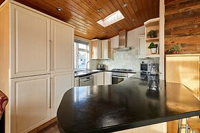 Host Stay Crystal Lodge