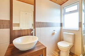 Host Stay Crystal Lodge