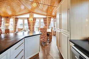 Host Stay Crystal Lodge