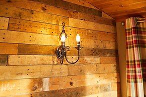 Host Stay Crystal Lodge