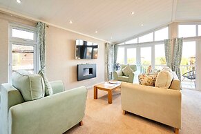 Host Stay Deneb Lodge