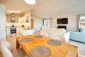 Host Stay Deneb Lodge