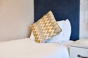 Host Stay Deneb Lodge