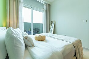 High-Floor Luxury 1BR - Business Bay
