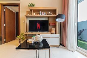 High-Floor Luxury 1BR - Business Bay