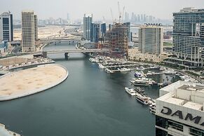 High-Floor Luxury 1BR - Business Bay