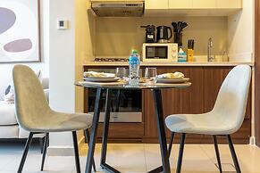 High-Floor Luxury 1BR - Business Bay
