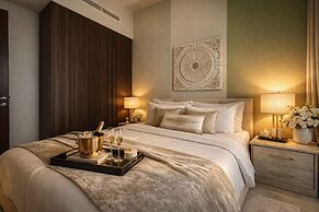High-Floor Luxury 1BR - Business Bay