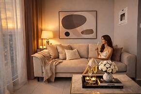 High-Floor Luxury 1BR - Business Bay