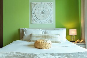 High-Floor Luxury 1BR - Business Bay