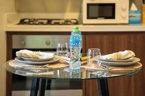 High-Floor Luxury 1BR - Business Bay