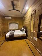 Hotel Golden Safari