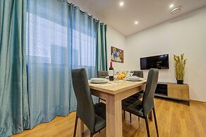 Charming Sliema Apartment Off the Ferries Seafront