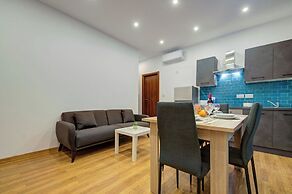 Charming Sliema Apartment Off the Ferries Seafront