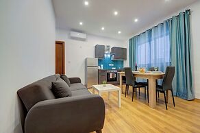 Charming Sliema Apartment Off the Ferries Seafront