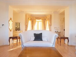 Villa Alexandra: Sea Views, Pool, Jacuzzi & Sauna